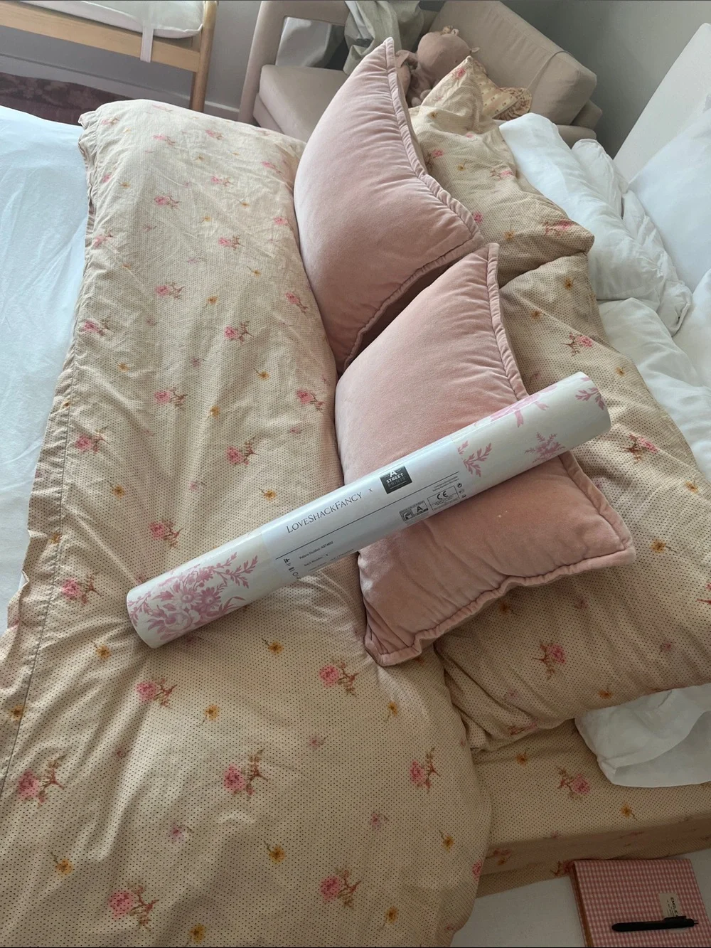 NWT Rosie Arrangements Standard Wallpaper